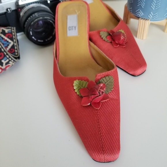 DKNYC Shoes - DKNY City Red Fabric Kitten Heel Mules Size 7M